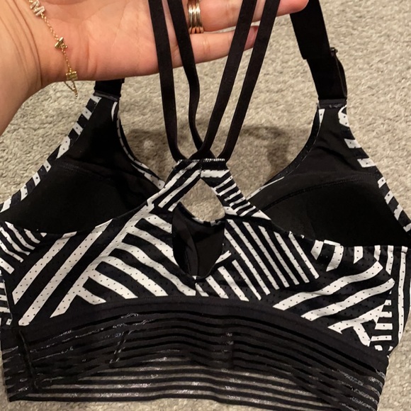 Victoria’s Secret Sports Bra 32DD - Picture 4 of 6